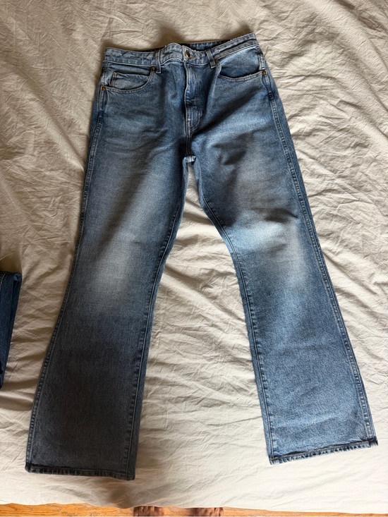 KHAITE Denim - Khaite Vivian jeans vintage blue, straight leg, high rise, black button detail